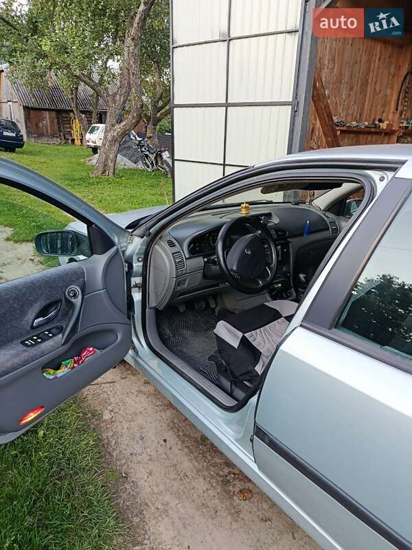 Ліфтбек Renault Laguna 2001 в Косові