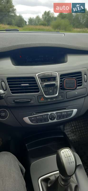 Лифтбек Renault Laguna 2011 в Вараше