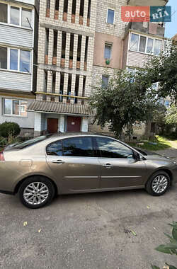Лифтбек Renault Laguna 2013 в 