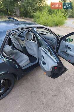 Ліфтбек Renault Laguna 2001 в 