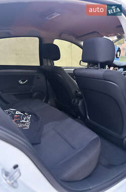 Лифтбек Renault Laguna 2010 в 