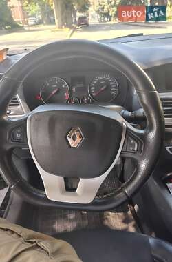 Лифтбек Renault Laguna 2012 в 