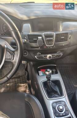 Лифтбек Renault Laguna 2012 в 