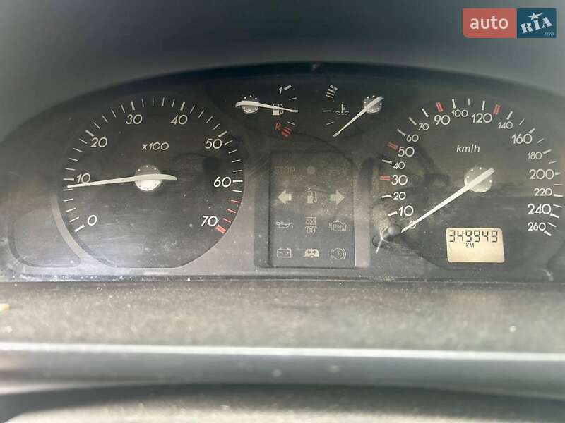 Лифтбек Renault Laguna 2002 в Львове