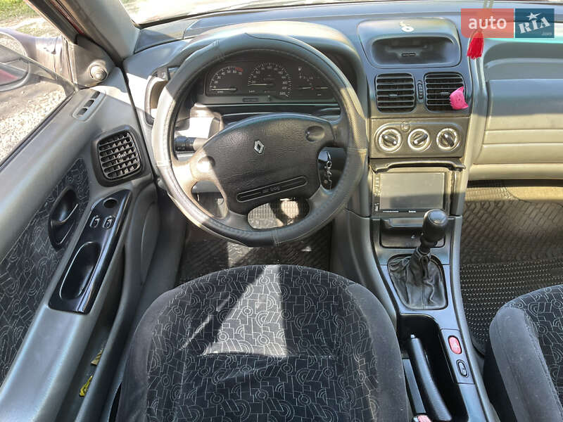 Ліфтбек Renault Laguna 1995 в Тернополі