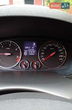 Лифтбек Renault Laguna 2010 в 