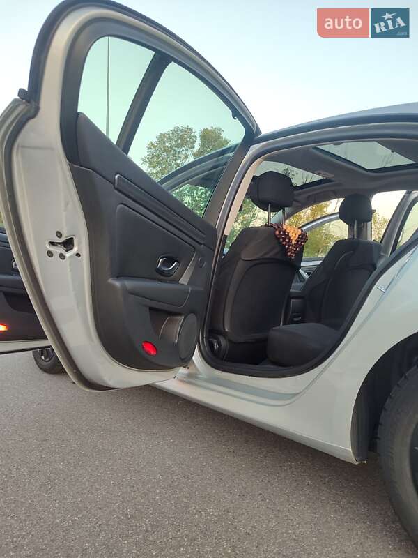 Лифтбек Renault Laguna 2008 в Волочиске