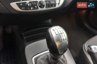 Лифтбек Renault Laguna 2011 в 