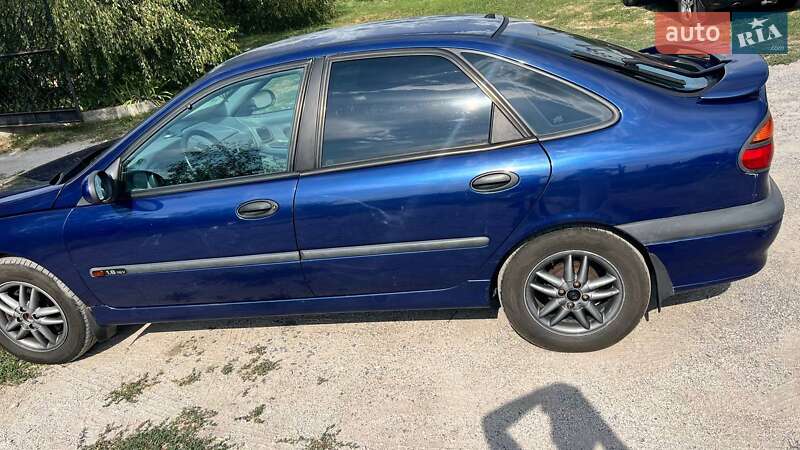 Лифтбек Renault Laguna 2001 в Запорожье