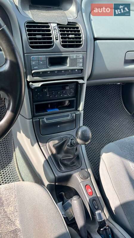 Лифтбек Renault Laguna 2001 в Запорожье