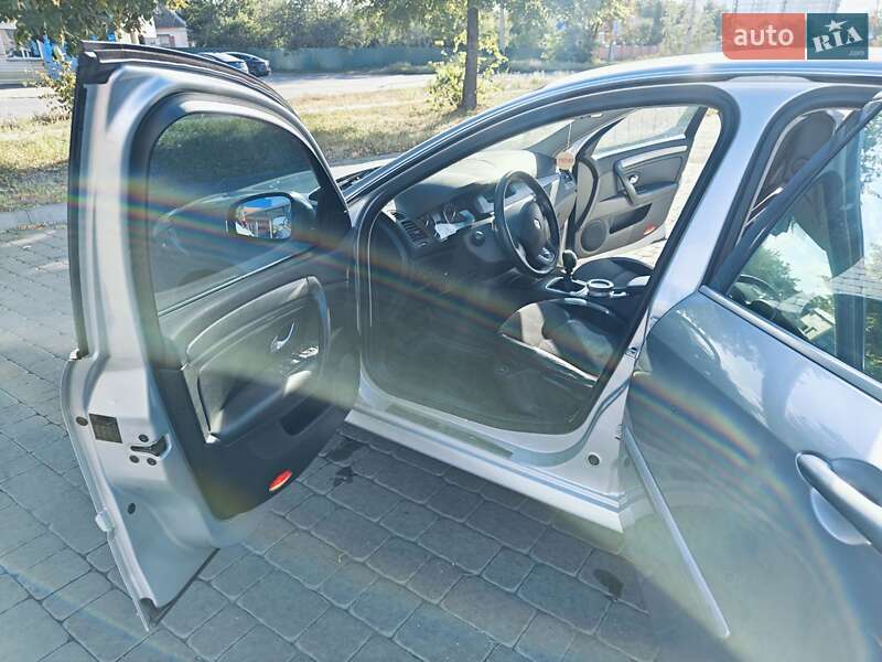 Лифтбек Renault Laguna 2009 в Полтаве фото 31 Лифтбек Renault Laguna 2009 в Полтаве
