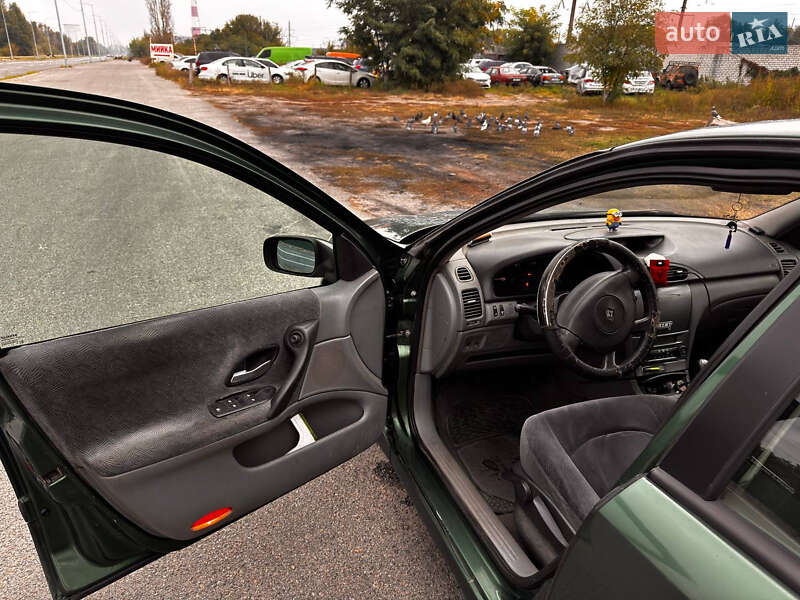 Лифтбек Renault Laguna 2001 в Киеве