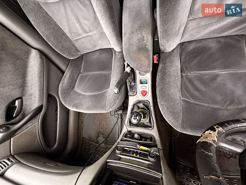 Лифтбек Renault Laguna 2001 в Киеве