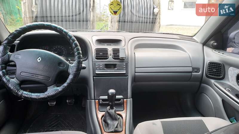 Лифтбек Renault Laguna 1996 в Каневе