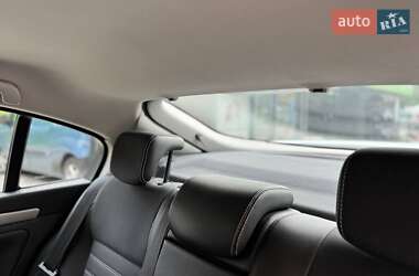 Лифтбек Renault Laguna 2011 в 