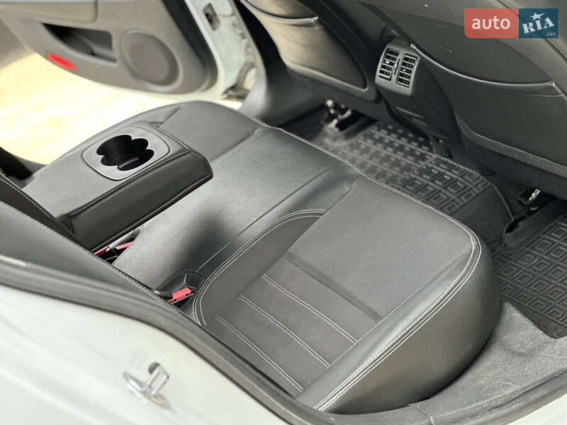 Универсал Renault Laguna 2011 в Шпикове фото 12 Универсал Renault Laguna 2011 в Шпикове