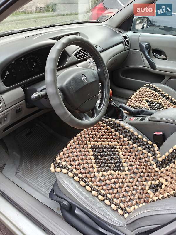 Лифтбек Renault Laguna 2003 в Киеве