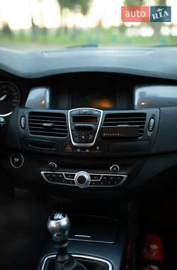 Ліфтбек Renault Laguna 2010 в 