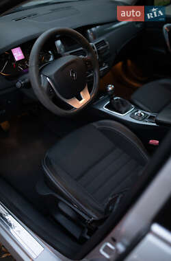 Ліфтбек Renault Laguna 2010 в 