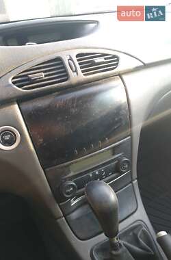 Лифтбек Renault Laguna 2001 в 