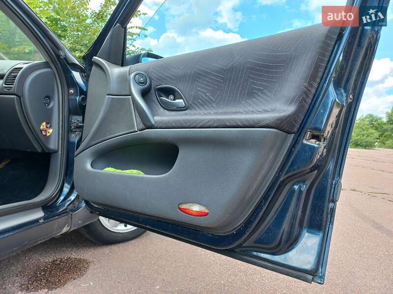 Универсал Renault Laguna 2004 в Чернигове