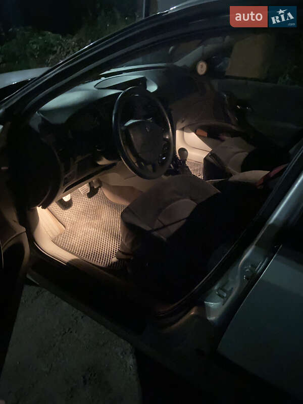 Лифтбек Renault Laguna 2002 в Ровно