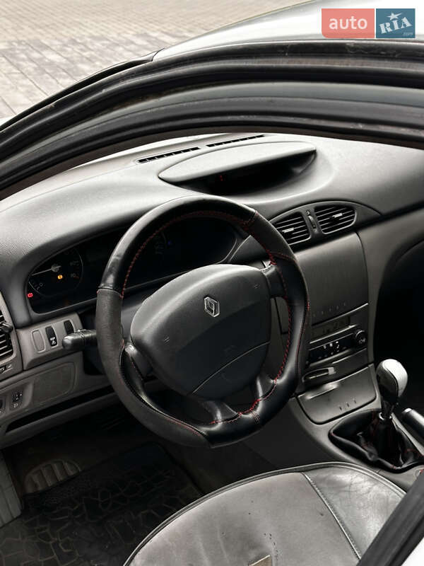 Лифтбек Renault Laguna 2002 в Луцке