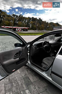 Лифтбек Renault Laguna 2002 в 