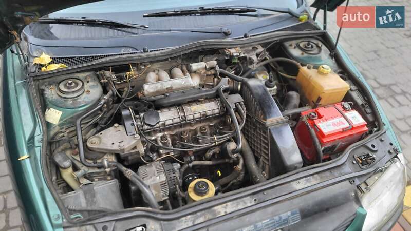 Лифтбек Renault Laguna 1996 в Каневе