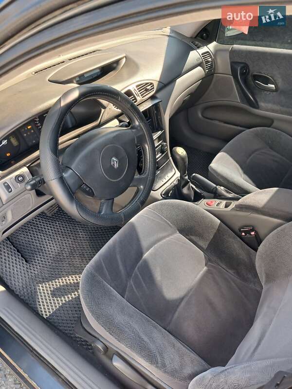 Лифтбек Renault Laguna 2002 в Синельниково