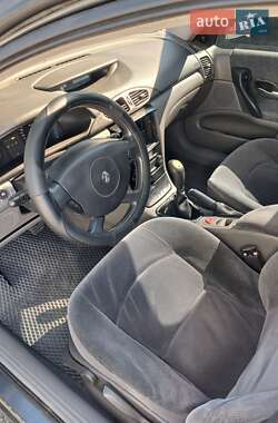Ліфтбек Renault Laguna 2002 в  фото 6 Ліфтбек Renault Laguna 2002 в