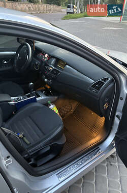 Лифтбек Renault Laguna 2011 в 