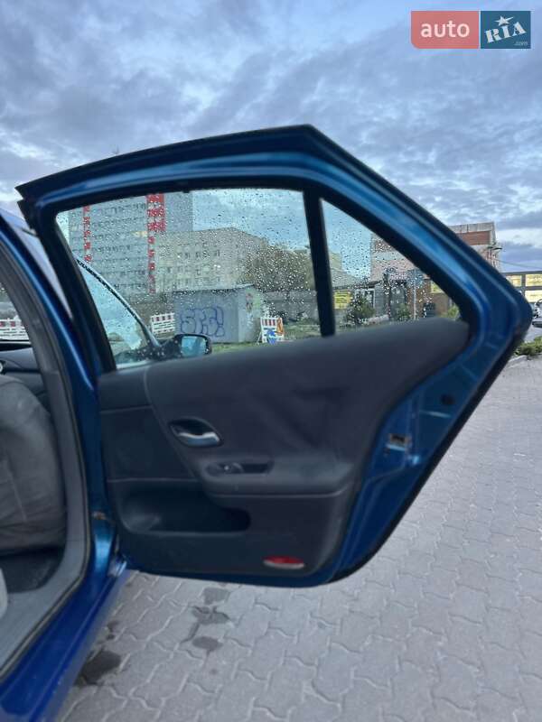 Ліфтбек Renault Laguna 2001 в Львові фото 15 Ліфтбек Renault Laguna 2001 в Львові