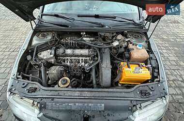 Ліфтбек Renault Laguna 1996 в 