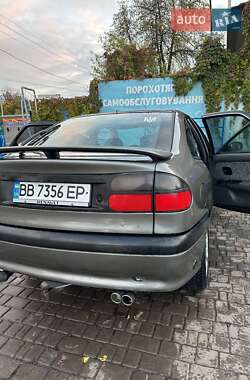 Ліфтбек Renault Laguna 1996 в 