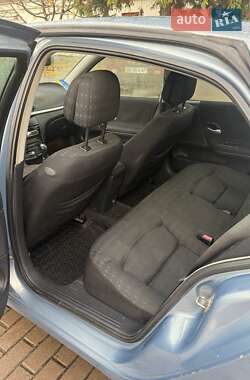Ліфтбек Renault Laguna 2006 в  фото 17 Ліфтбек Renault Laguna 2006 в