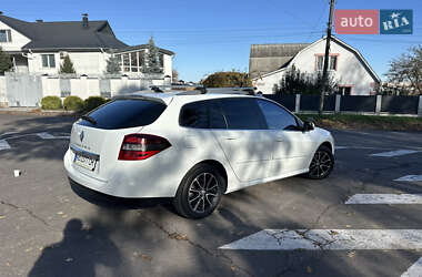 Універсал Renault Laguna 2011 в  фото 26 Універсал Renault Laguna 2011 в
