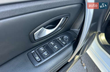 Універсал Renault Laguna 2011 в  фото 38 Універсал Renault Laguna 2011 в