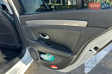 Універсал Renault Laguna 2011 в  фото 49 Універсал Renault Laguna 2011 в