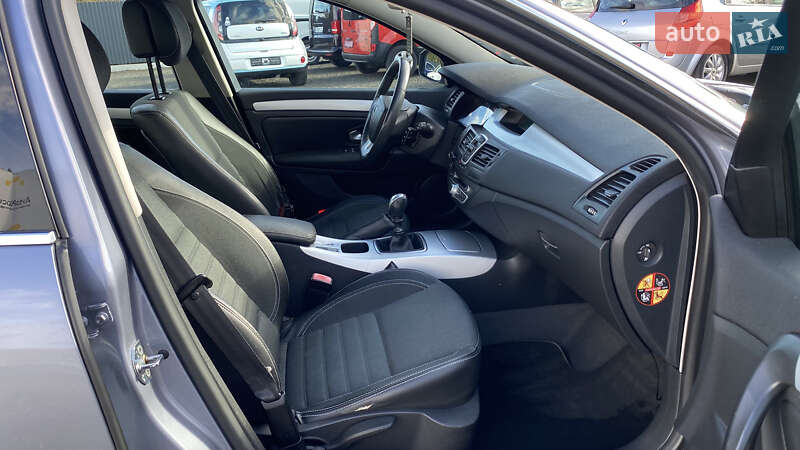 Ліфтбек Renault Laguna 2009 в Луцьку