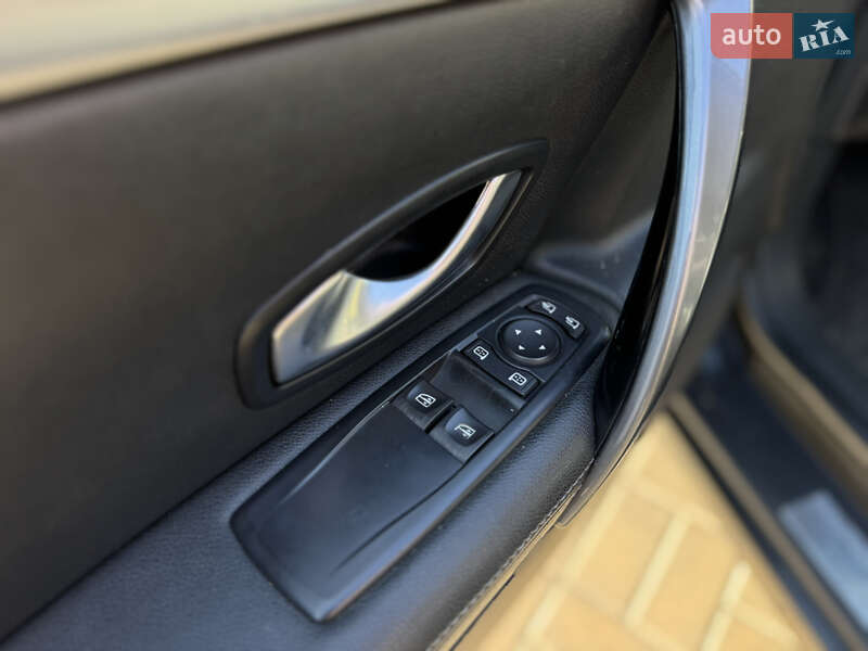 Купе Renault Laguna 2011 в Киеве фото 12 Купе Renault Laguna 2011 в Киеве