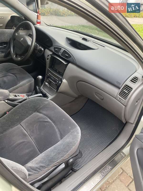 Ліфтбек Renault Laguna 2002 в Звягелі