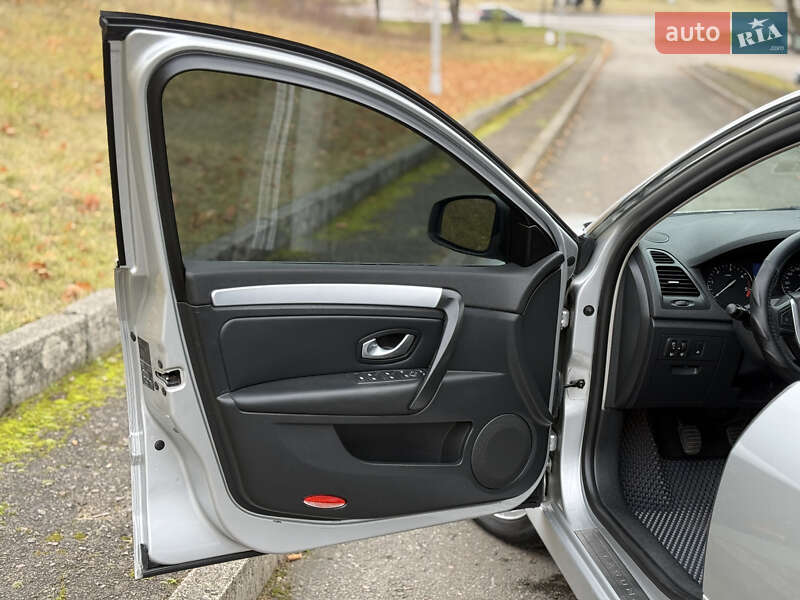 Універсал Renault Laguna 2008 в Рівному фото 11 Універсал Renault Laguna 2008 в Рівному