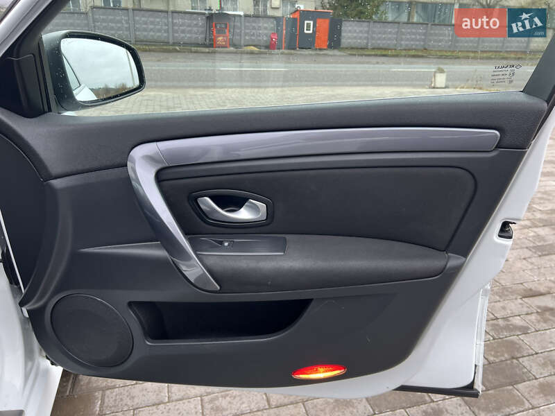 Універсал Renault Laguna 2010 в Лопатині