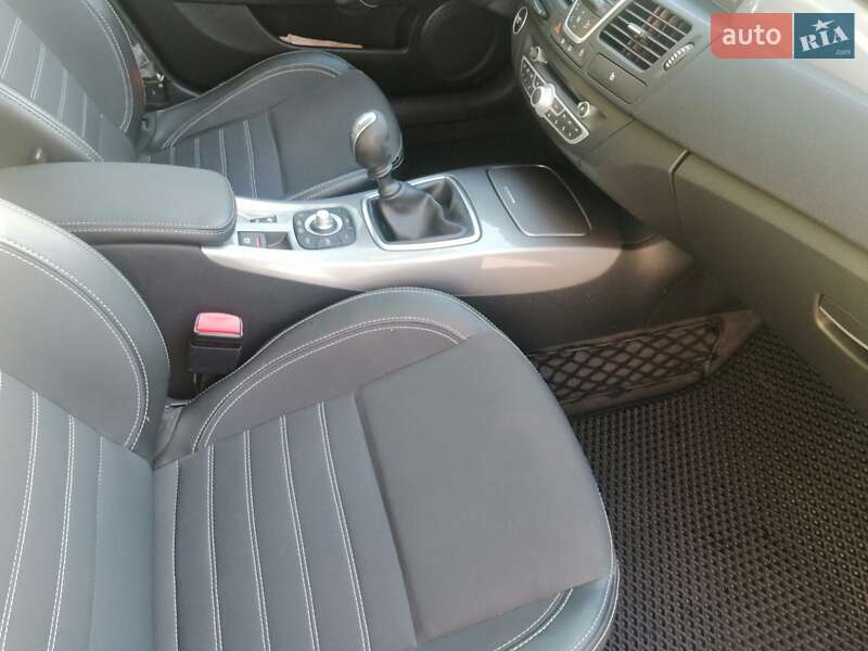 Универсал Renault Laguna 2011 в Полтаве фото 31 Универсал Renault Laguna 2011 в Полтаве