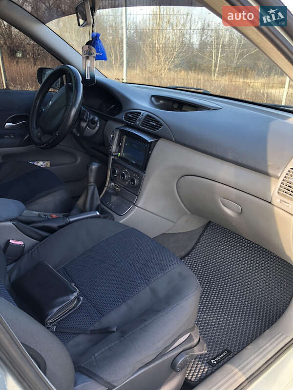 Лифтбек Renault Laguna 2002 в Сумах фото 5 Лифтбек Renault Laguna 2002 в Сумах
