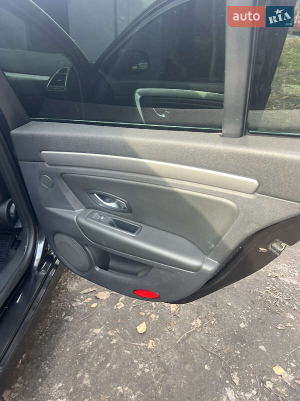 Универсал Renault Laguna 2014 в Хороле фото 9 Универсал Renault Laguna 2014 в Хороле