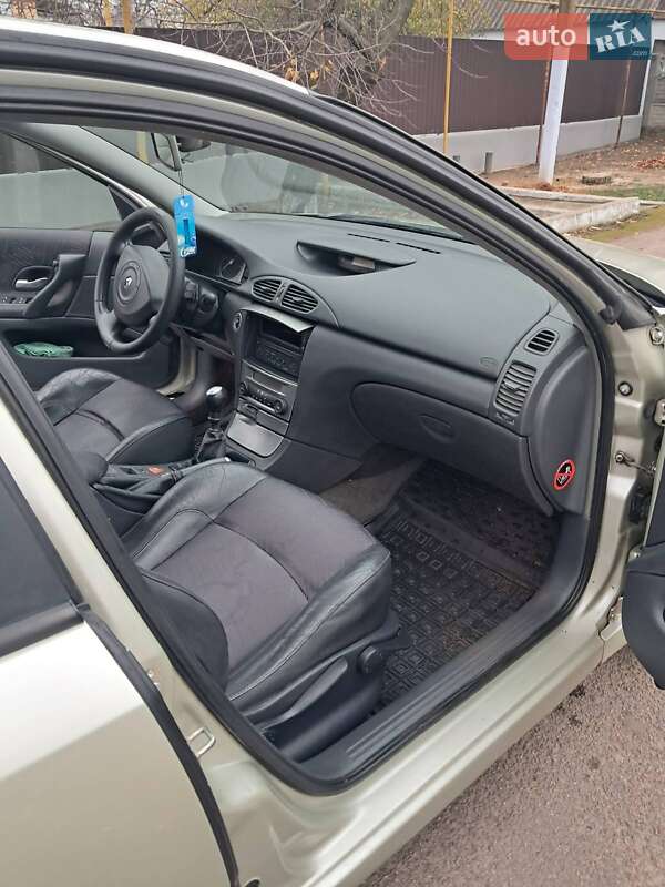 Лифтбек Renault Laguna 2001 в Великой Александровке