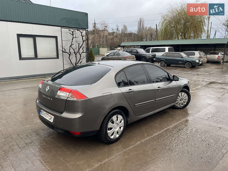 Лифтбек Renault Laguna 2008 в Теофиполе