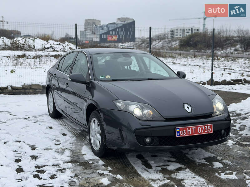 Ліфтбек Renault Laguna 2010 в Рівному